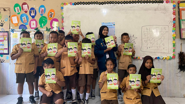 Foto Bersama Booklet Pembelajaran Batang Napier 