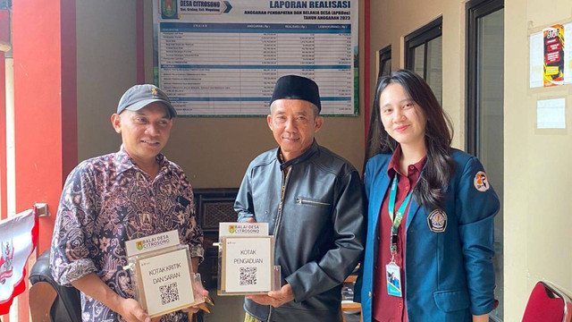 Mahasiswa Berikan Kotak Kritik dan Saran serta Pengaduan di Balai Desa Citrosono