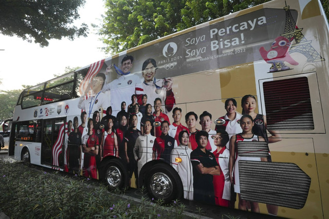 Bus double decker Transjakarta yang antar kontingen Olimpiade Paris 2024 ke istana, Kamis (15/8/2024). Foto: Dok. Istimewa