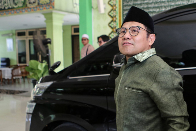 Ketua Umum PKB Muhaimin Iskandar berjalan menuju ruang pertemuan di Ponpes Daarul Rahman, Jagakarsa, Jakarta, Kamis (15/8/2024). Foto: Asprilla Dwi Adha/ANTARA FOTO