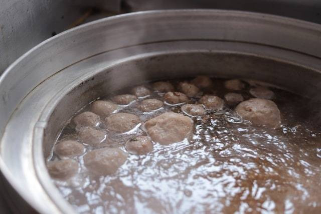 Bakso Enak di Tanah Abang. Foto hanya ilustrasi, bukan tempat sebenarnya. Sumber:Unsplash/Abil Arqam