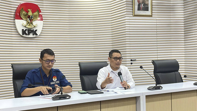 Direktur Penyidikan KPK Asep Guntur Rahayu, saat diwawancarai wartawan di Ruang Konpers Gedung Merah Putih KPK, Kamis (15/8/2024). Foto: Fadhil Pramudya/kumparan