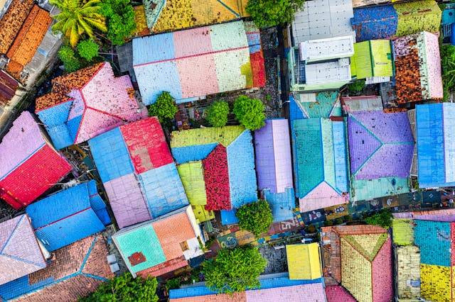 Kampung warna warni Desa Burai. Foto hanyalah ilustrasi, bukan tempat sebenarnya. Sumber: Pexels/Tom Fisk