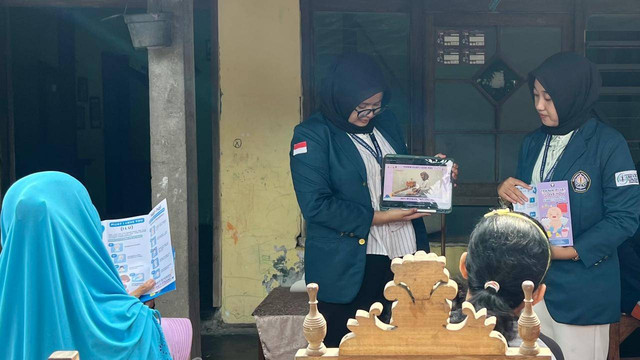 Edukasi mengenai teknik pijat I Love You untuk mengatasi sembelit