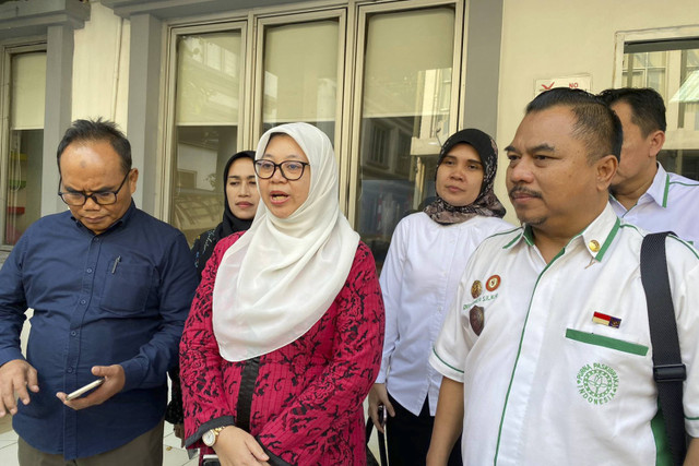 Komisioner KPAI bagian Perlindungan Khusus Anak, Margaret Aliyatul Maimunah dan Ketua Umum PPI Gousta Feriza di kantor KPAI, Jakarta pada Kamis (15/8/2024). Foto: Abid Raihan/kumparan