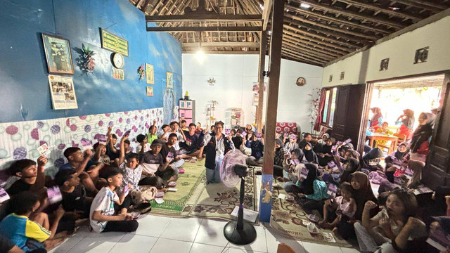 Foto Bersama Remaja Di Desa Jatikuwung. Sumber: Dokumentasi Pribadi