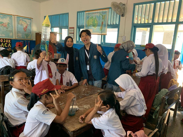 Pembuatan Roket Air oleh siswa/siswi SD Negeri 04 Surajaya (05/08/24)