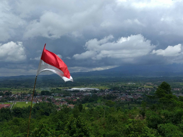 Ilustrasi untuk Bagaimana Memaknai Proses Perancangan dan Isi dari Rumusan Dasar Negara yang Bernama Piagam Jakarta. Sumber: Unsplash/Satria Aji Putra