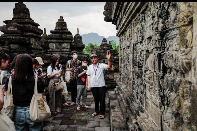 Ilustrasi pengunjung di Candi Borobudur. Foto: istimewa