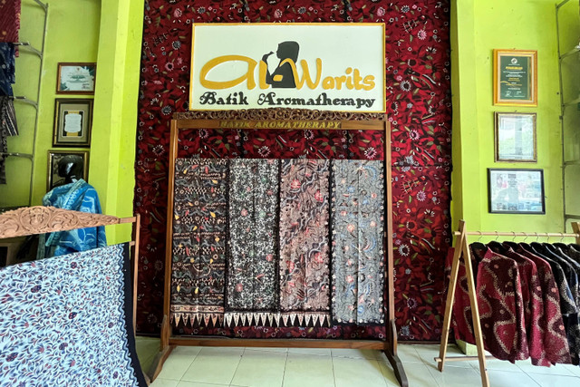 Batik aromaterapi Al-Warits di Bangkalan, Madura. Foto: Muhammad Darisman/kumparan