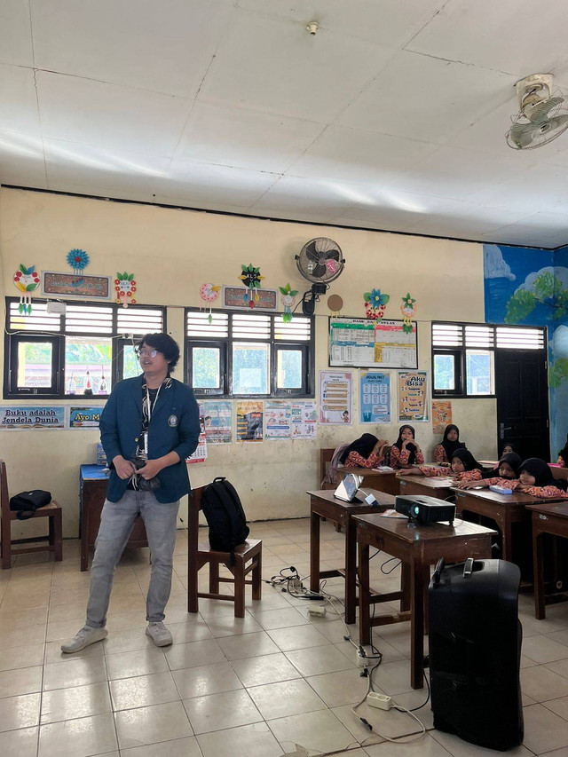25/07/2024 - Kegiatan Pelatihan Bahasa Inggris Siswa Kelas 5 SD Daleman 01