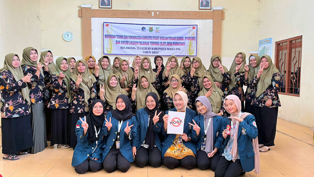 Foto bersama ibu-ibu PKK Desa Purwodadi, Tegalrejo, Magelang