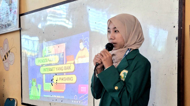 Sosialisasi Penggunaan Internet yang Baik dan Pencegahan Phishing di SDN 05 Parambahan
