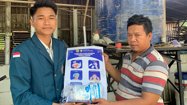Dokumentasi kegiatan penyuluhan sanitasi di UMKM Tahu Pak Sudaya Desa Muncang, Kecamatan Bodeh, Pemalang (31/07/2024)