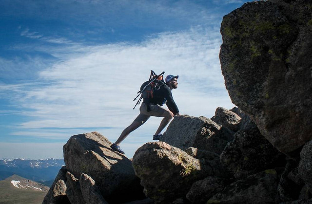 Ilustrasi Outfit Pria ke Gunung  Sumber Unsplash/Brad Barmore