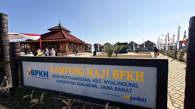 Bantuan Kampung Haji BPKH yang diperuntukkan bagi penyintas bencana tanah bergerak di Kampung Gunungbatu, Sukabumi, Jawa Barat. Foto: dok. BPKH