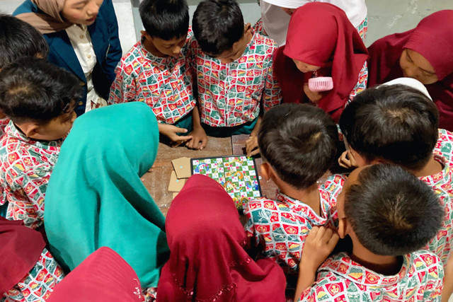 Siswa-siswi Kelas 5 SDN 01 Mojoroto dalam Pelaksanaan Program "LearnEng through Games"