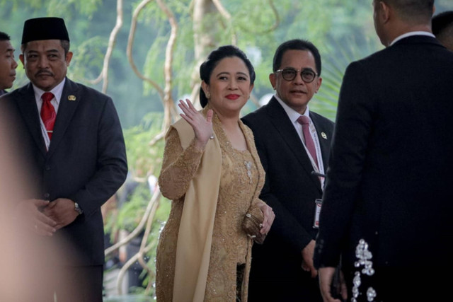 Ketua DPR RI Puan Maharani menyapa wartawan saat tiba untuk mengikuti sidang tahunan DPR dan MPR di kompleks Parlemen, Senayan, Jakarta, Jumat (16/8/2024). Foto: Jamal Ramadhan/kumparan