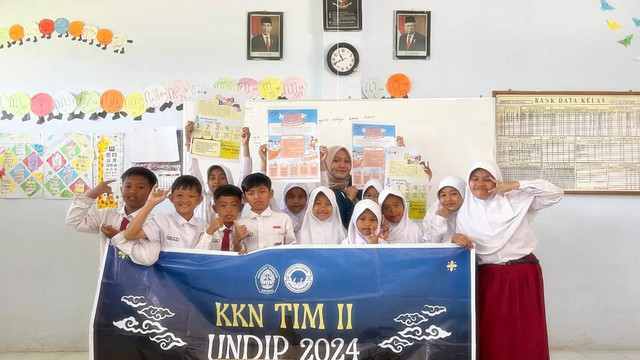 Dokumentasi Foto Bersama Anak Kelas 4 SDN Baleagung