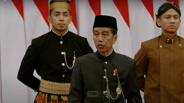 Presiden Joko Widodo menyampaikan pidato kenegaraan saat sidang tahunan DPR dan MPR di kompleks Parlemen, Senayan, Jakarta, Jumat (16/8/2024).  Foto: Youtube/MPR RI