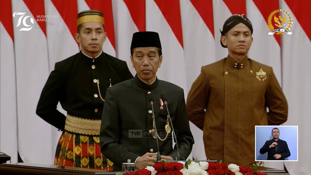 Presiden Joko Widodo menyampaikan pidato kenegaraan saat sidang tahunan DPR dan MPR di kompleks Parlemen, Senayan, Jakarta, Jumat (16/8/2024).  Foto: Youtube/MPR RI