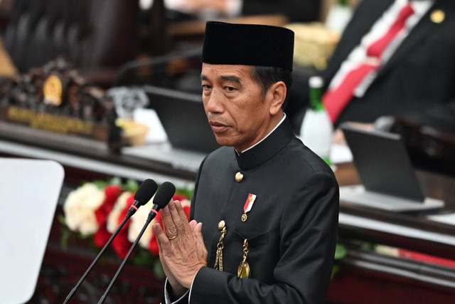 Presiden Joko Widodo menyampaikan pidato kenegaraan saat sidang tahunan DPR dan MPR di kompleks Parlemen, Senayan, Jakarta, Jumat (16/8/2024). Foto: Aditya Pradana Putra/ANTARA FOTO