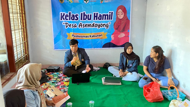 Kegiatan edukasi diversifikasi nugget ikan sebagai PMT kepada ibu hamil di Posyandu Desa Asemdoyong, Kecamatan Taman, Pemalang (11/08/2024)
