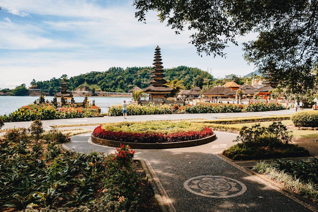 Anjungan TMII yang bagus. Foto hanya ilustrasi, bukan yang sebenarnya. Sumber: Pexels/TJ Chang