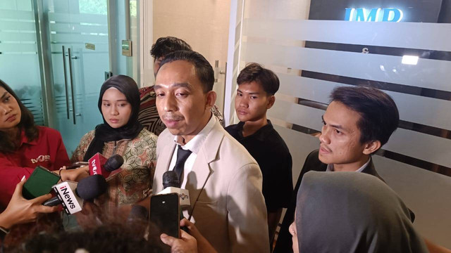 Kuasa hukum saksi dan korban kasus Daycare di Depok, Irfan Maulana saat diwawancarai wartawan di kawasan 18 Office Park, TB Simatupang, Jakarta Selatan, Jumat (16/8). Foto: Fadlan Nuril Fahmi/kumparan