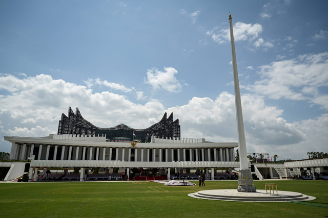 Suasana Istana Negara IKN jelang pelaksanaan upacara HUT kemerdekaan di Ibu Kota Nusantara (IKN), Penajam Paser Utara, Kalimantan Timur, Jumat (16/8/2024). Foto: ANTARA FOTO/Fauzan