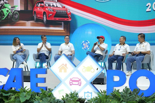 Presiden Direktur PT Bank Central Asia Tbk atau BCA, Jahja Setiaatmadja saat membuka BCA Expo 2024 di ICE BSD City, Kabupaten Tangerang, Jumat (16/8/2024). Foto: dok. BCA