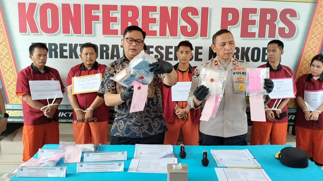 Polda Sumsel saat melakukan press rilis penangkapan kurir sabu, Foto : Ist