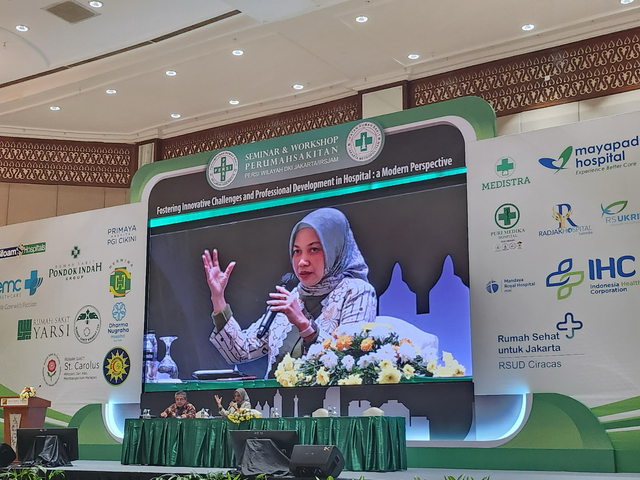 CEO AdMedika periode 2021-2024 Dwi Sulistiani, saat menjadi pembicara dalam Seminar PERSI 2024, beberapa waktu lalu. Foto: Dok. Telkom