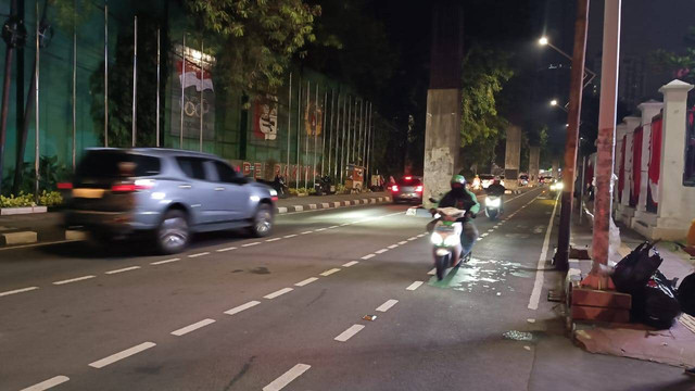 Usai sksi demonstrasi di belakang Gerbang Pancasila DPR/MPR bubar, lalin dibuka dan lancar, Senayan, Jakarta Selatan, Jumat (16/8). Foto: Fadlan Nuril Fahmi/kumparan