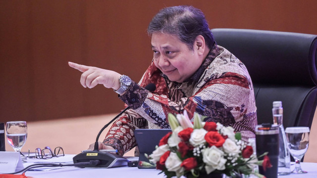 Menko Perekonomian Airlangga Hartarto saat konferensi pers RAPBN dan Nota Keuangan TA 2025 di Jakarta, Jumat (16/8/2024). Foto: ANTARA FOTO/Rivan Awal Lingga