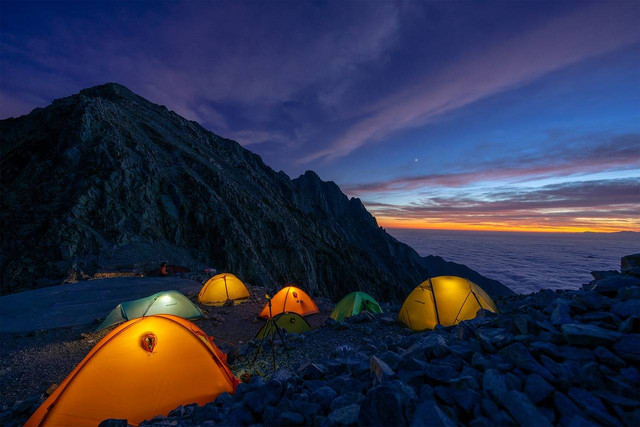 Tempat camping di Wonosobo. Foto hanyalah ilustrasi, bukan tempat yang sebenarnya. Sumber: Pixabay/Kanenori