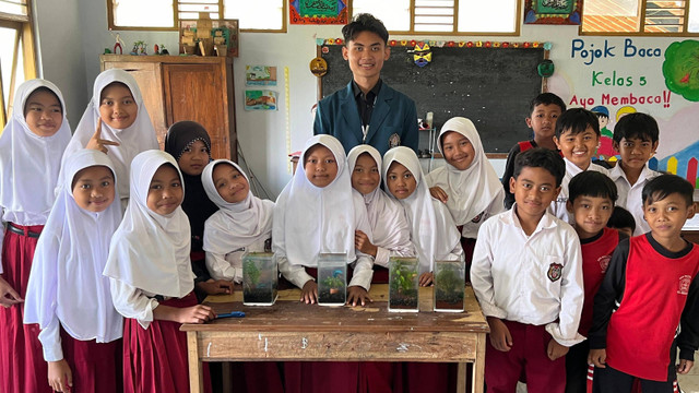 Dokumentasi Hasil Aquascape Buatan Siswa Kelas 5 SDN Baleagung.