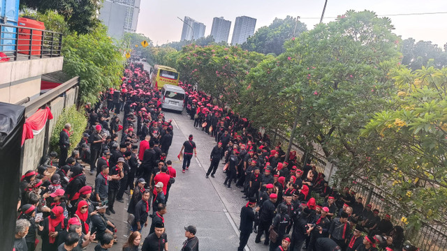 Jalan Lenteng Agung Raya depan Masjid At Taufiq arah Pasar Minggu ditutup selama perayaan Kemerdekaan ke-79 Indonesia dari PDIP, Sabtu (17/8). Foto: Thomas Bosco/kumparan