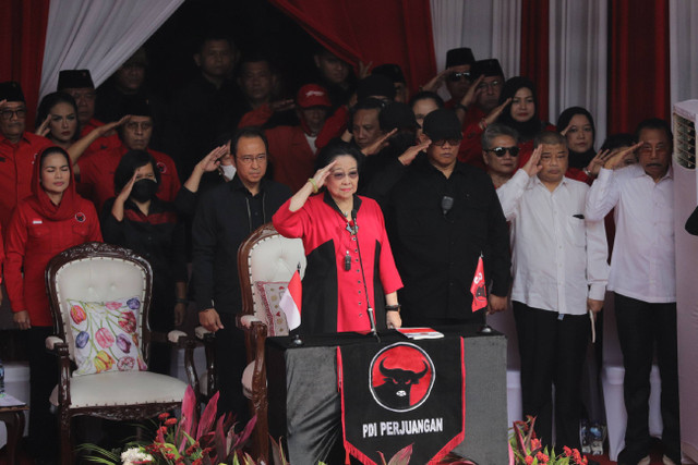 Ketua Umum PDIP Megawati Soekarnoputri menghadiri upacara HUT ke-79 RI di Halaman Masjid At Taufiq, Lenteng Agung, Jakarta Selatan, Sabtu (17/8/2024). Foto: Jamal Ramadhan/kumparan