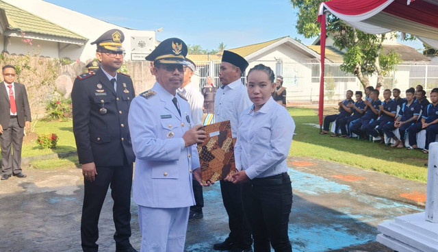 Pemberitan SK remisi kepada napi di Rutan Mempawah. Foto: M. Zain/Hi!Pontianak