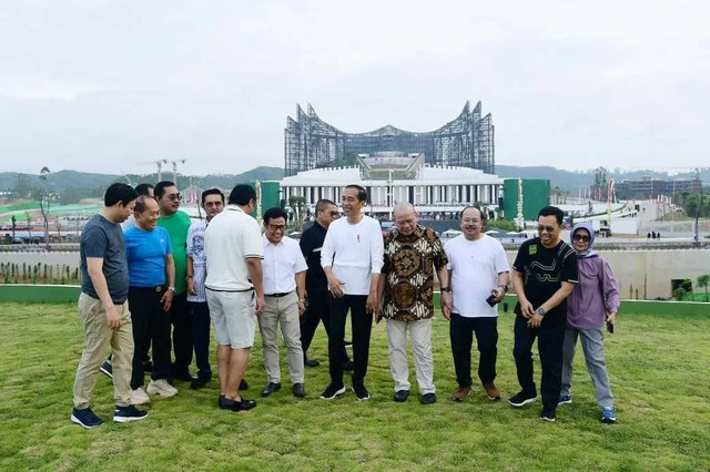 Presiden Joko Widoo mengajak para pimpinan lembaga negara untuk mengunjungi beberapa infrastruktur penting di IKN, Kalimantan Timut, Sabtu (17/8/2024). Foto: Vico/Biro Pers Sekretariat Presiden