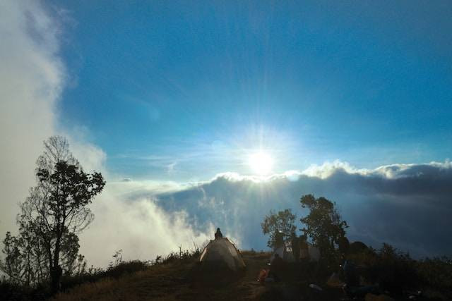 Daya Tarik, Lokasi dan Jam Buka Pintu Langit Wonosobo. Foto Hanya Ilustrasi Bukan Tempat Sebenarnya. Sumber Foto: Unsplash.com/Bayu Syaits