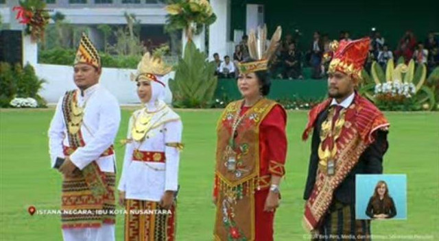 Baju Adat Lampung yang meraih predikat busana terbaik dalam acara detik-detik proklamasi kemerdekaan Republik Indonesia di Ibu Kota Nusantara (IKN), Sabtu (17/8). | Foto: YouTube Sekertaris Presiden