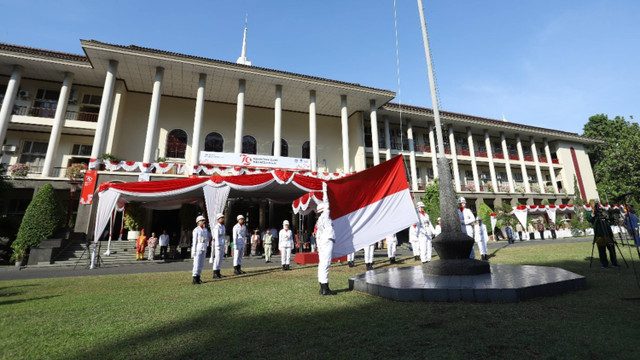 Upacara peringatan HUT ke-79 RI di Balairung, UGM, Sabtu (17/8/2024). Foto: Dok. UGM