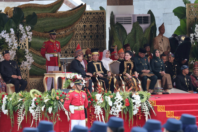 Momen Presiden Jokowi duduk berdampingan dengan Prabowo saat upacara kemerdekaan 17 Agustus di IKN, Sabtu (17/8).  Foto: Dok. Istimewa