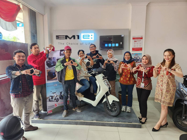 Asmo Kalbar menggelar program EV Experience merupakan rangkaian dari program ESG Mission Engaging For The Future. Foto: Dok. Astra Motor Kalbar