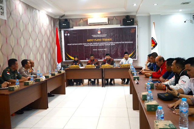 KPU Sekadau menggelar rapat pleno terbuka penetapan kursi dan calon anggota DPRD terpilih. Foto: Dok. Diskominfo Kabupaten Sekadau