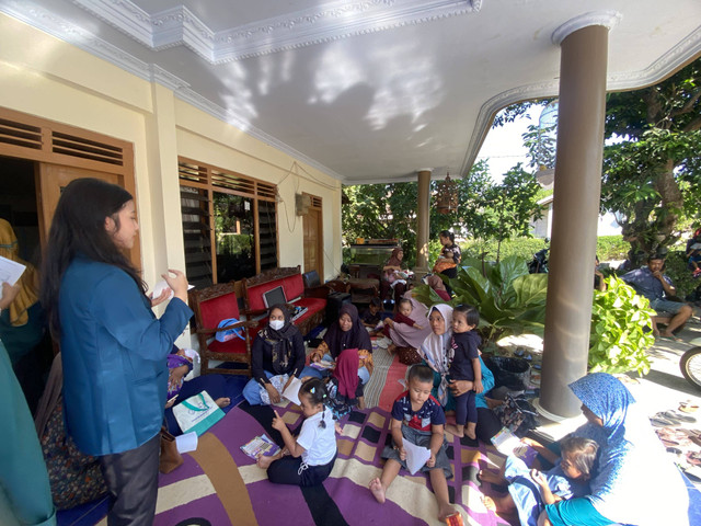 Pemberian Edukasi Memahami Anak Secara Lebih Dekat Melalui Pengasuhan Positif di Kegiatan Posyandu Dusun Manjung Kulon, Desa Manjung, Kecamatan Wonogiri, Kabupaten Wonogiri.