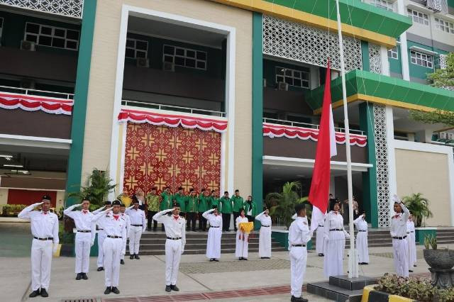 Foto Pengibaran bendera Merah Putih. Dok. foto: Humas UM Palembang(17/08/24)