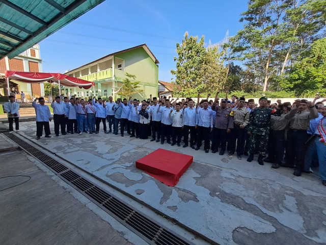 Upacara peringatan HUT ke-79 Kemerdekaan Republik Indonesia di Pondok Pesantren (Ponpes) Baitussalam di Kota Semarang, Sabtu (17/8). Foto: Dok. Pesantren